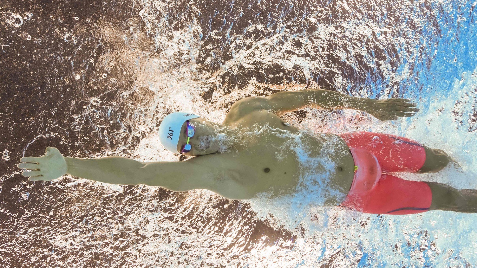 米兰体育报-逆境英雄：球队在劣势中逆袭的战术解析，逆境出英雄的意思